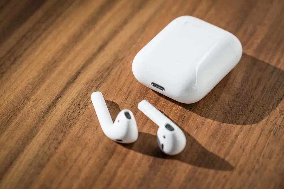 Sforum - Trang thông tin công nghệ mới nhất apple_airpods_review_adam_lightning-100711224-large Những vấn đề thường gặp khi sử dụng Apple AirPods và cách khắc phục 