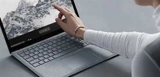 Laptop cảm ứng là gì? Có tốt không? Có nên mua không?