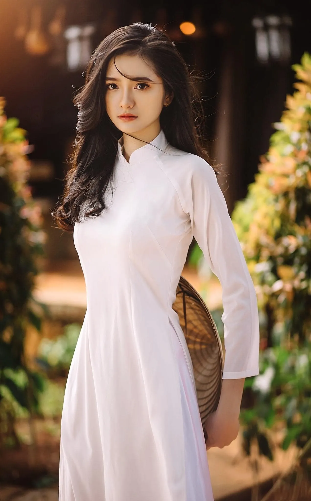 Tao dang voi ao dai 3 - 49 cách tạo dáng chụp ảnh với áo dài tuyệt đẹp - HThao Studio
