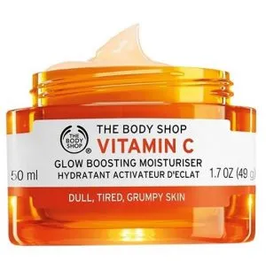 The Body Shop Vitamin C Glow Boosting Moisturizer: Gel dưỡng ẩm mát lạnh, kết cấu mỏng nhẹ chứa vitamin C giúp da tươi tắn