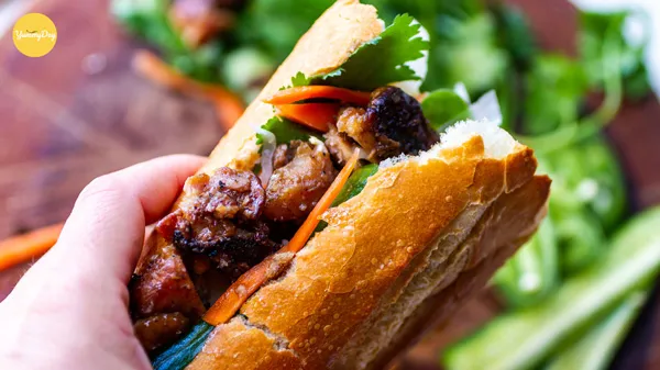 Bánh mì kẹp thịt nướng ăn ngon xuất sắc