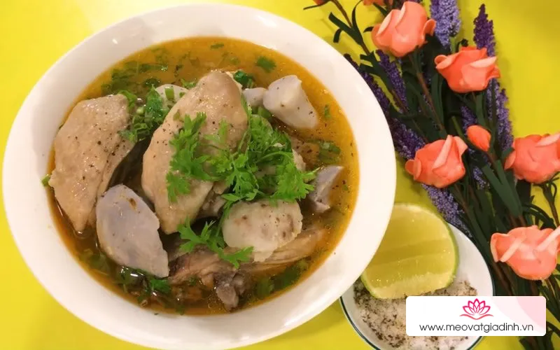 Canh khoai sọ thịt gà