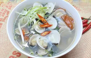 Canh chua rau nhút nấu nghêu