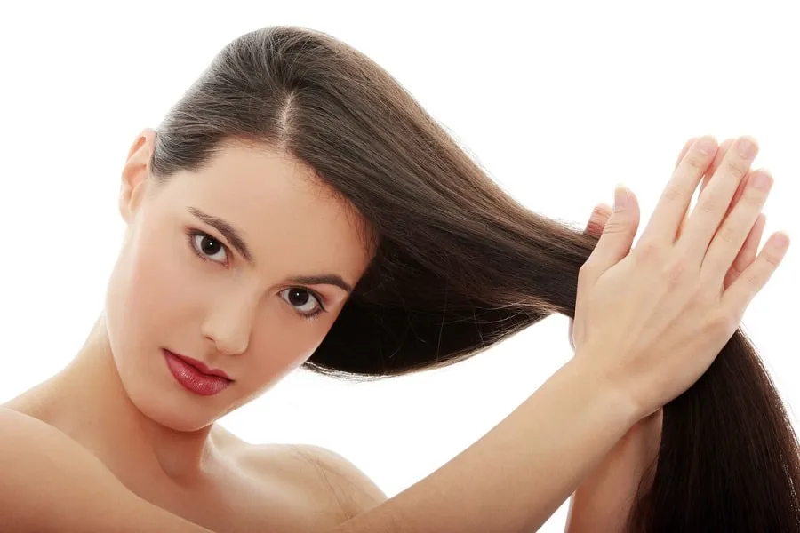 Hấp dầu tóc là việc tác động giúp dưỡng chất thấm sâu để giúp tóc chắc khỏe