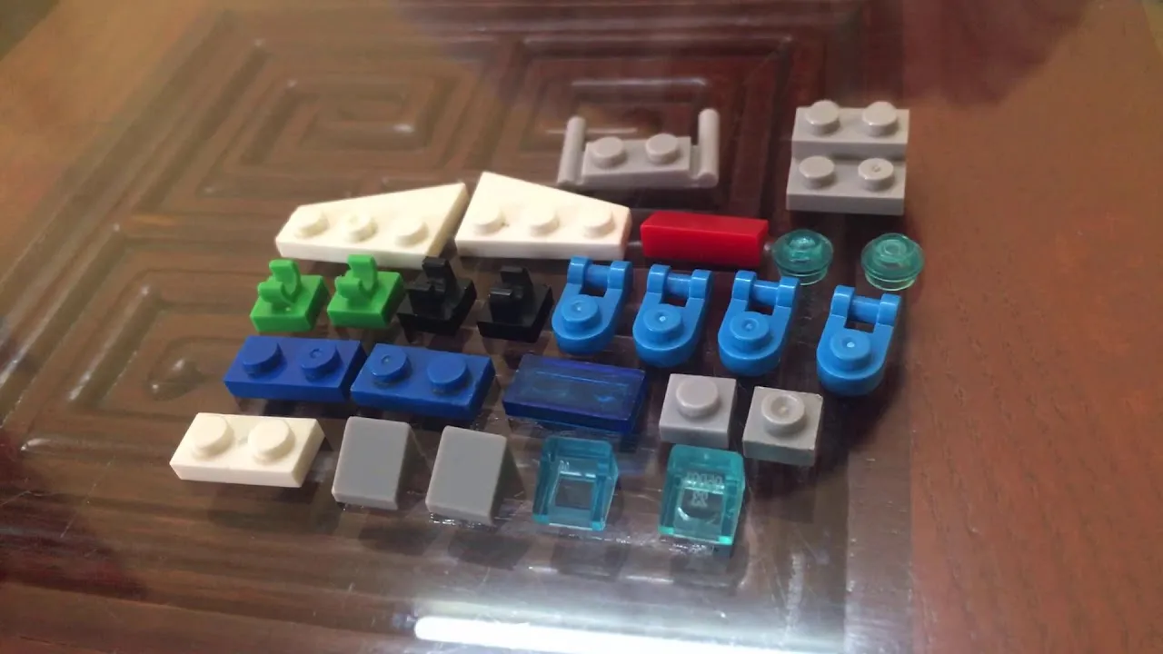 Em bé 8 tuổi lắp ráp chế lego robot máy bay phản lực biến ...