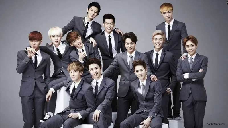 Đội hình đầy đủ 12 người của EXO