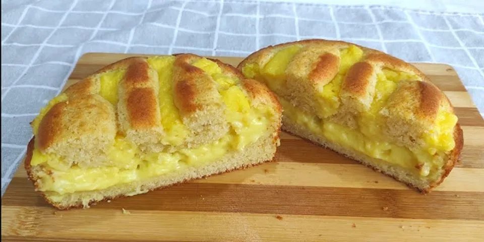 Cách làm bánh bông lan nhân kem trứng