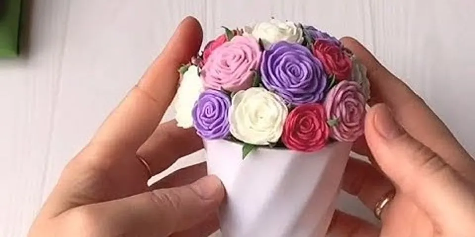 cách làm hoa treo tường bằng xốp bitis
