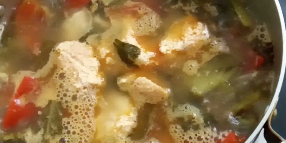 Cách nấu canh dưa chua trứng cá
